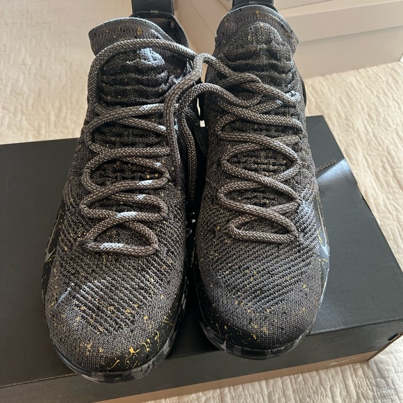 kd 11 gold splatter